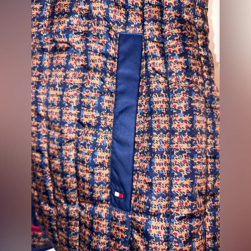 NWT Tommy Hilfiger Down Feather Puffer Vest in Blue Red Yellow – Women’s Large - Picture 4 of 15